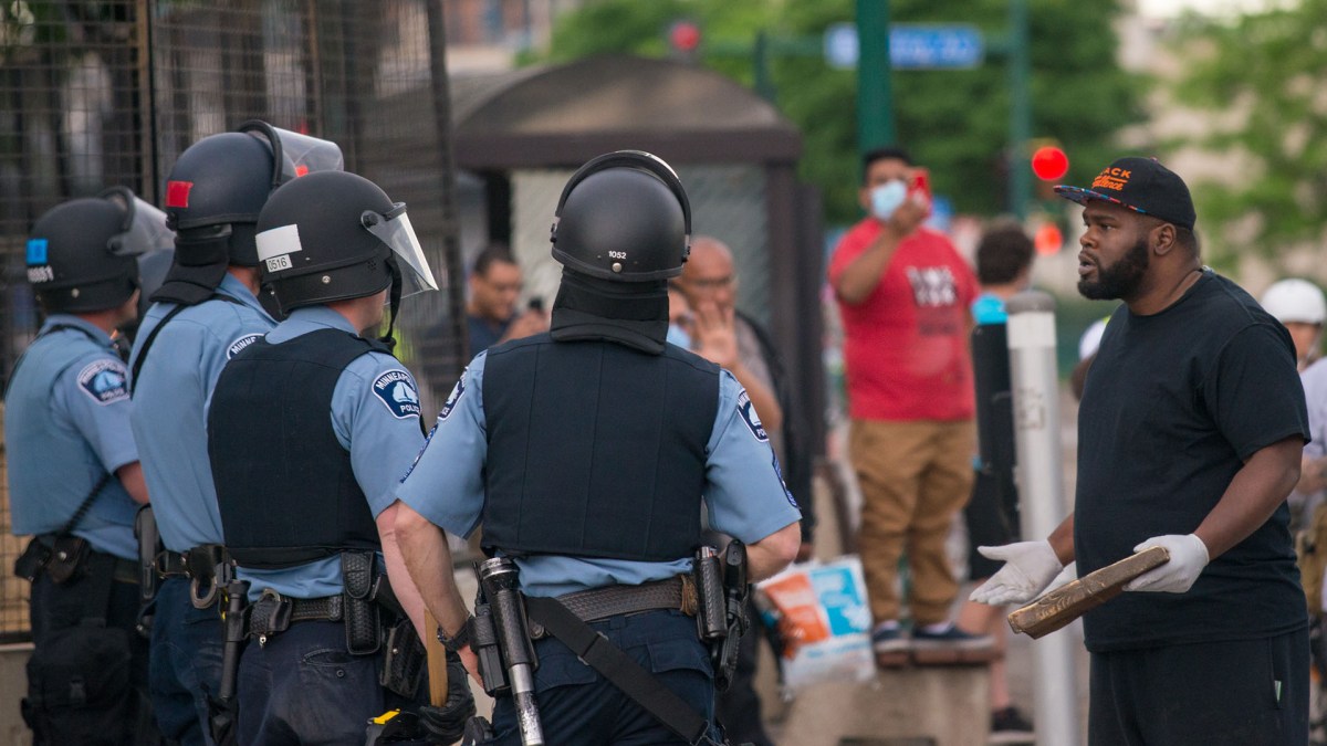 Minneapolis police manifestation // Source : Fibonacci Blue