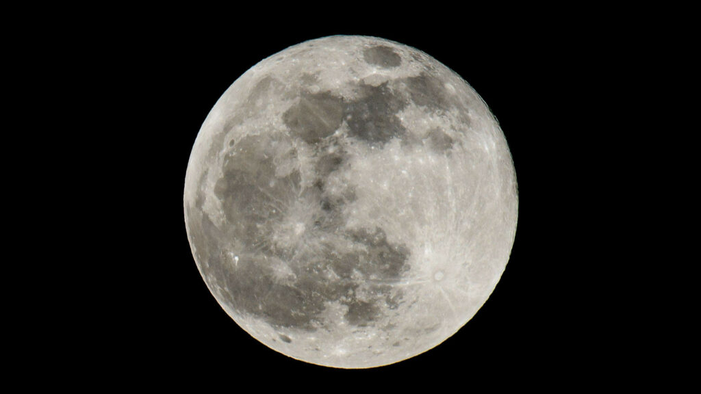 La pleine lune. // Source : Flickr/CC/Ben Fredericson (xjrlokix) (photo recadrée)