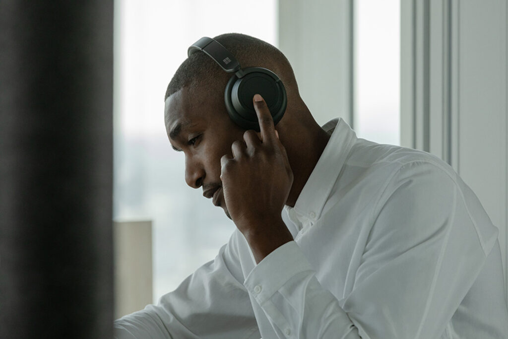 Surface headphones 2 // Source : Microsoft Surface headphones 2 // Source : Microsoft