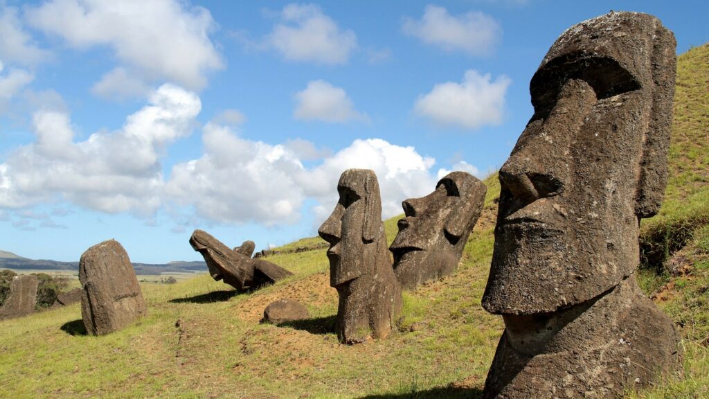 La civilisation des Rapa Nui a construit les monumentaux moaï sur l'île de Pâques. // Source : Wikimedia / Yves Picq