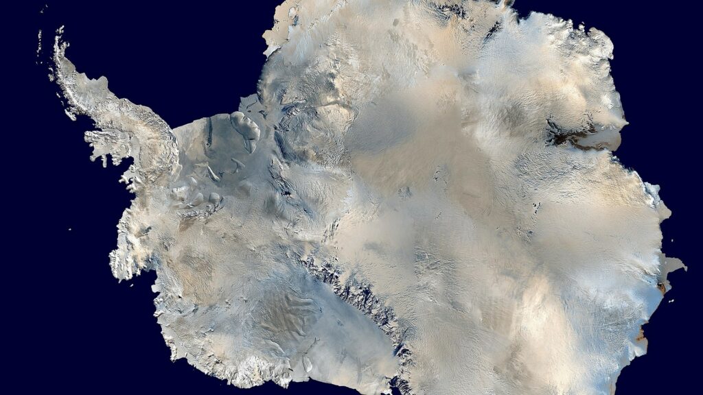 Le Pôle Sud est soumis à de fortes fluctuations de températures de manière naturelle, mais elles sont accrues par le changement climatique. // Source : Nasa