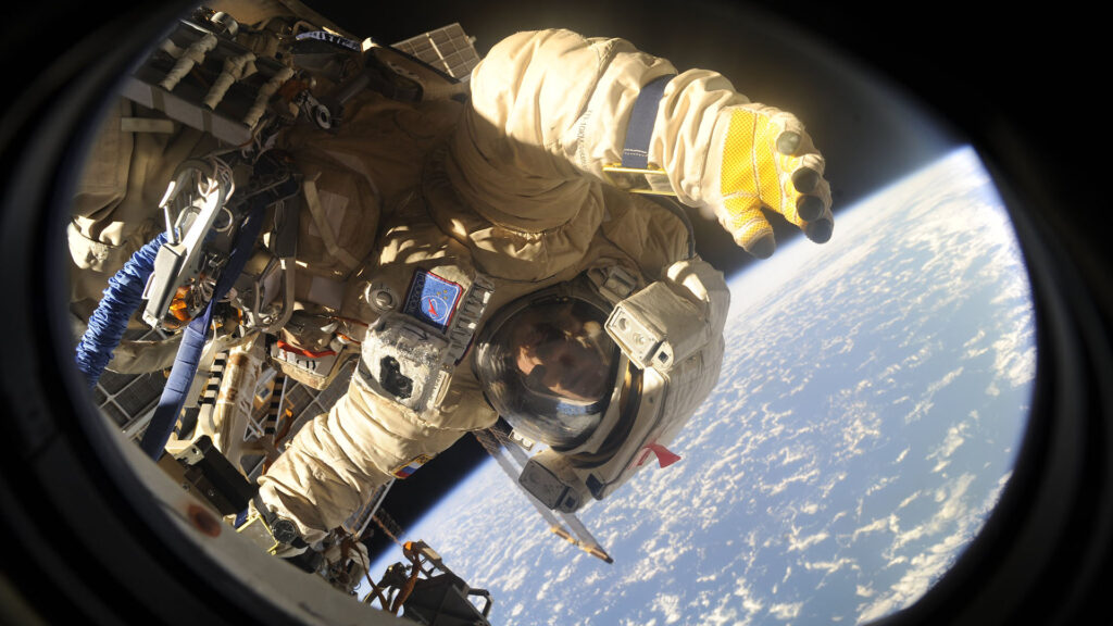 cosmonaute roscosmos espace