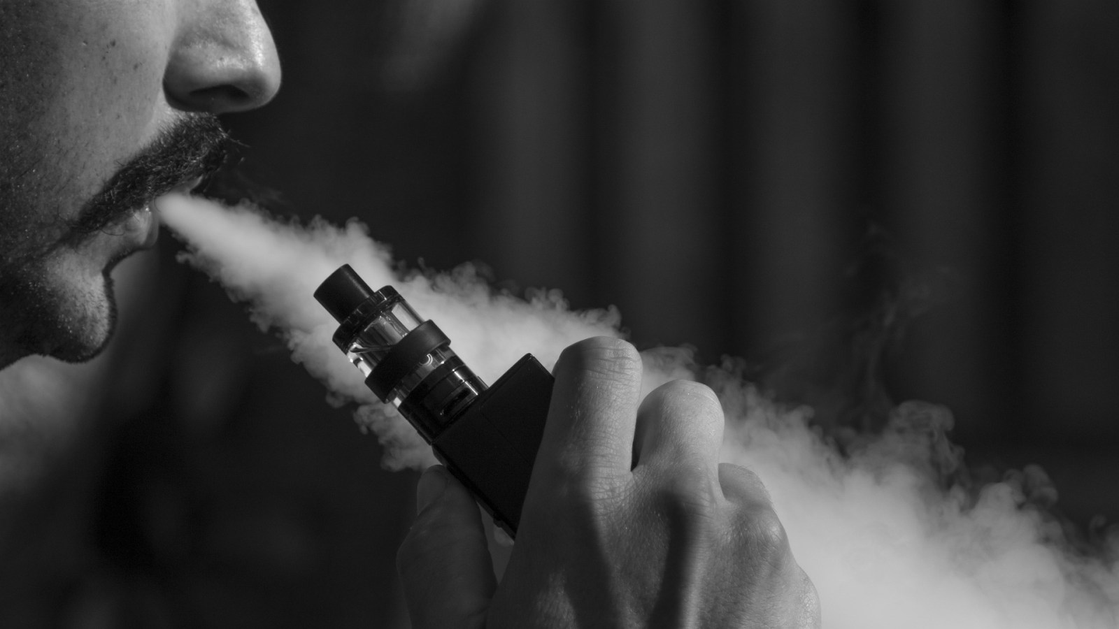 Fumer et vapoter peuvent aggraver les symptmes du Covid-19 - Numerama