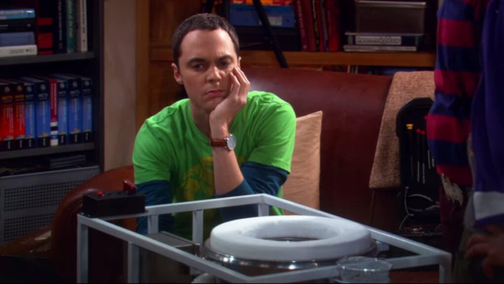 Wolowitz construisant les toilettes de l'ISS. // Source : The Big Bang Theory, saison 2, épisode 22