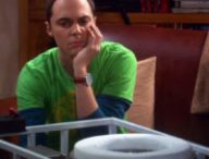 Wolowitz construisant les toilettes de l'ISS. // Source : The Big Bang Theory, saison 2, épisode 22