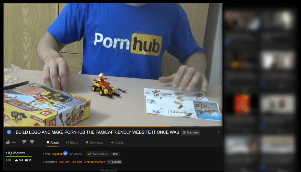 Sur Pornhub, Eric fait des unboxing de jeux de construction et s'amuse de rendre le site accessible au famille // Source : Capture d'écran Numerama