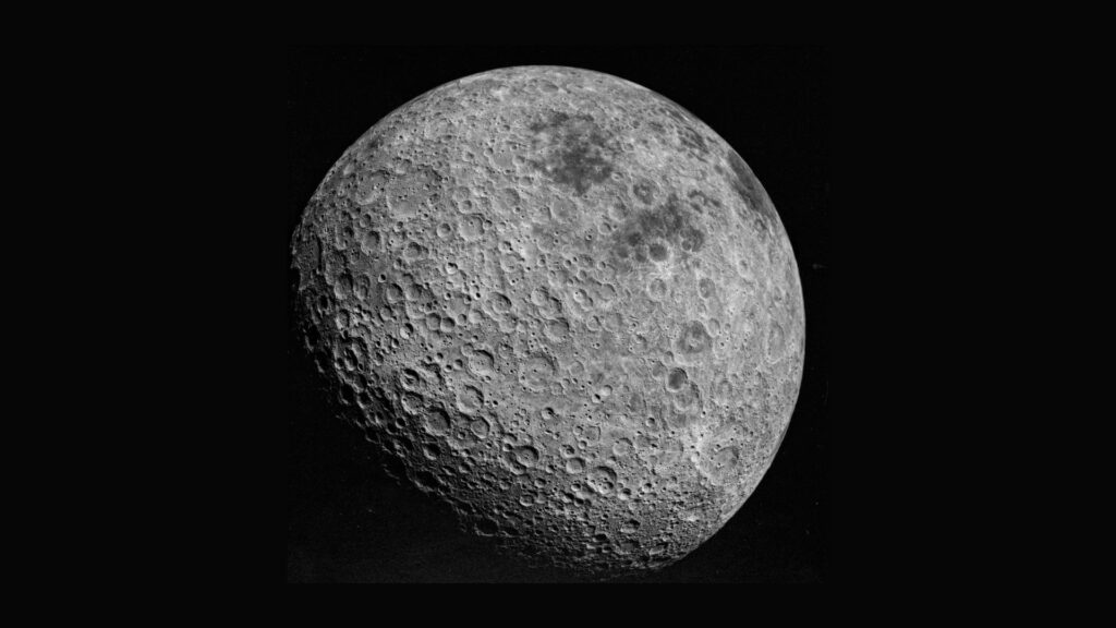 Face cachée de la Lune. // Source : Flickr/CC/Stuart Rankin (photo recadrée et modifiée)