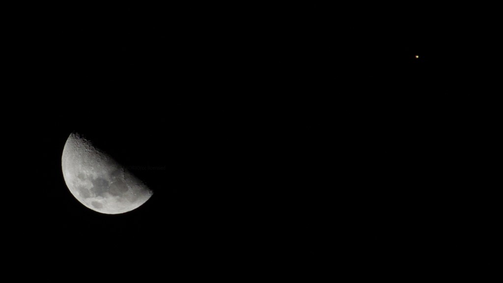 La Lune et Mars. // Source : Flickr/CC/Bernal Saborio