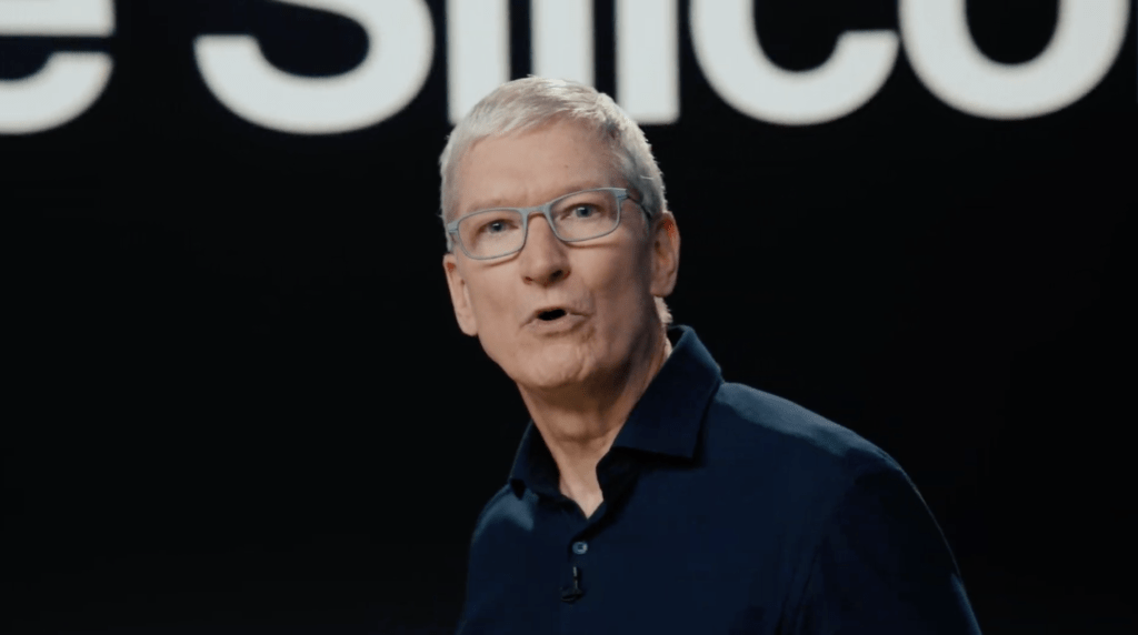 Tim Cook faisant Oooooh à Intel // Source : Apple Tim Cook faisant Oooooh à Intel // Source : Apple
