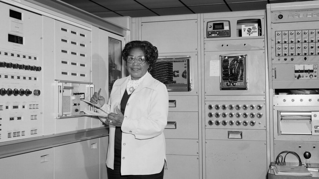 Mary Jackson, travaillant au centre de calcul de Langley. // Source : Nasa