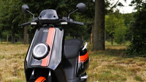 Le scooter Niu NGi GTS Sport // Source : Louise Audry pour Vroom/Numerama