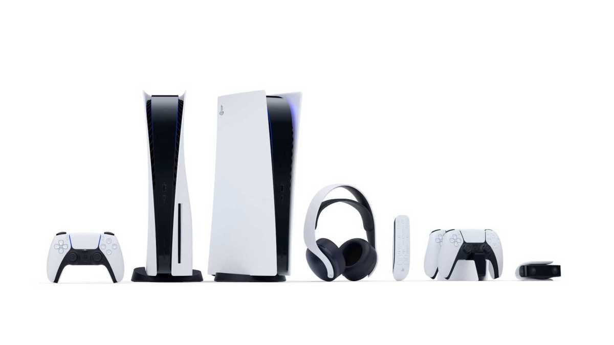 Les deux PS5 et leurs accessoires // Source : Sony