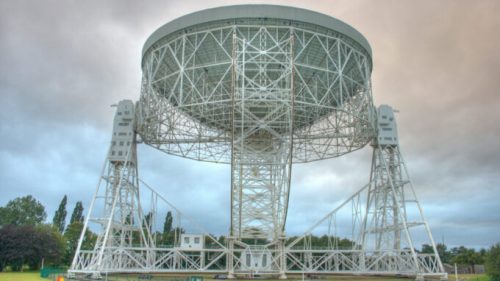 Le télescope Lovell. // Source : Wikimedia/CC/Mike Peel; Jodrell Bank Centre for Astrophysics, University of Manchester (photo recadrée)