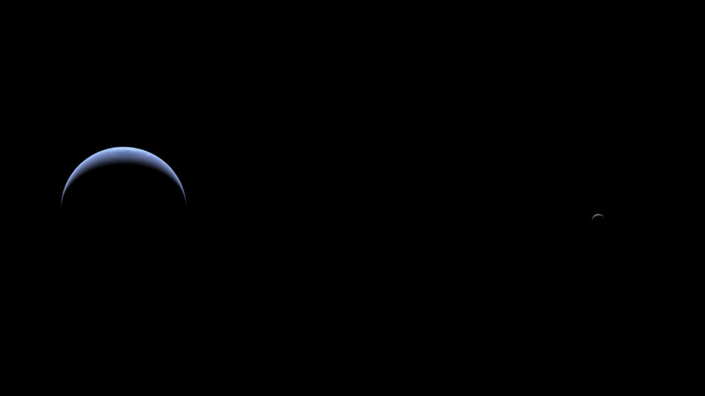 Neptune et Triton vues par Voyager 2. // Source : Flickr/CC/Justin Cowart (photo recadrée et modifiée)