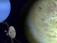 Vue d'artiste de Triton, Neptune et Voyager 2. // Source : Flickr/CC/Kevin Gill (photo recadrée)