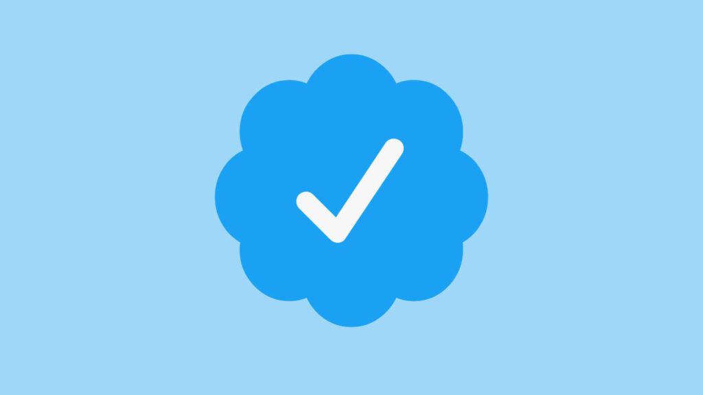 Le badge certifié sur Twitter // Source : Twitter/montage Numerama