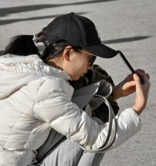 Une femme au téléphone // Source : Pixnio/CC0 Domain Une femme au téléphone // Source : Pixnio/CC0 Domain