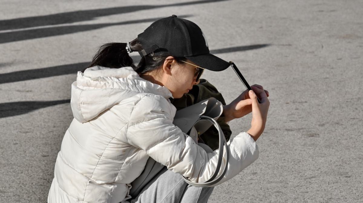 Une femme au téléphone // Source : Pixnio/CC0 Domain