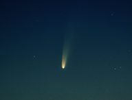 La comète C/2020 F3 NEOWISE. // Source : Flickr/CC/Hypatia Alexandria (photo recadrée)