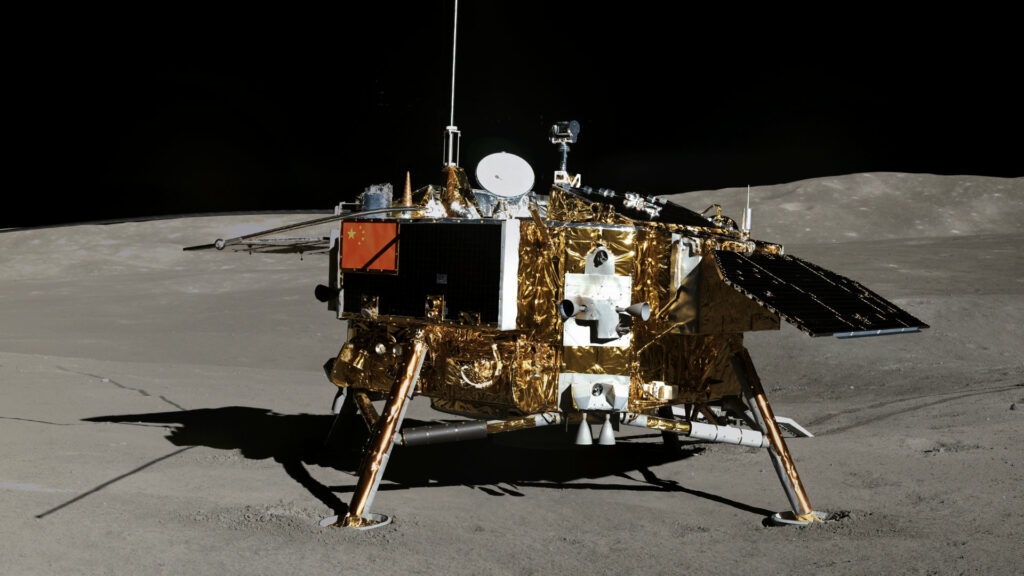 Chang'e 4 photographed by Yutu-2. // Source: Flickr/CC/CNSA