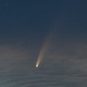 La comète C/2020 F3 (NEOWISE) dans le ciel de Hongrie. // Source : Flickr/CC/György Soponyai (photo recadrée)
