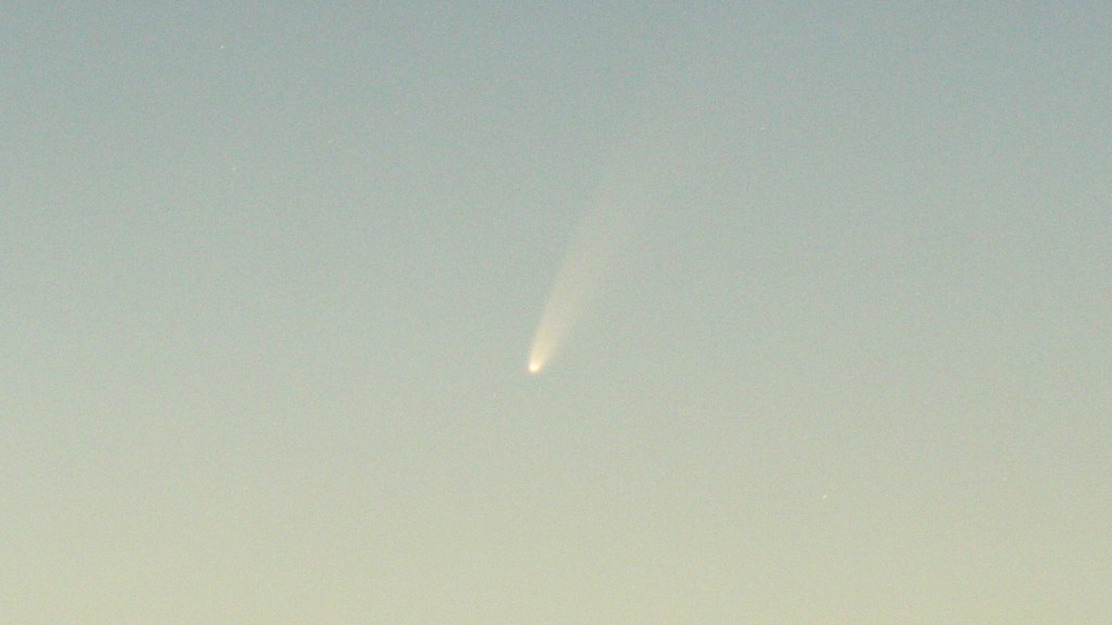 La comète C/2020 F3 (NEOWISE). // Source : Flickr/CC/Petr Hykš (photo recadrée)