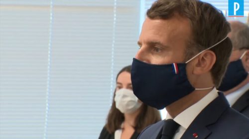 Emmanuel Macron portant un masque // Source : Le Parisien