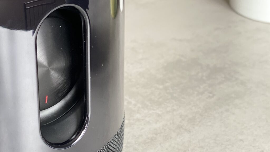 Vue sur les woofers de l'enceinte Huawei Sound X // Source : Maxime Claudel pour Numerama