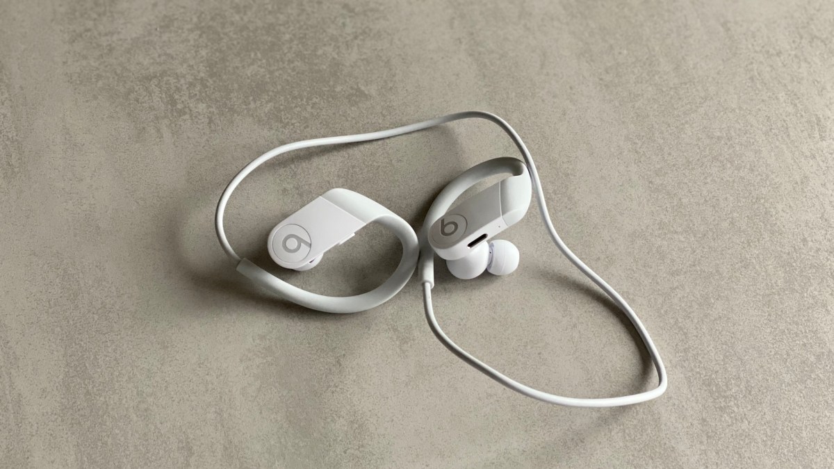 Les écouteurs Beats Powerbeats  // Source : Maxime Claudel pour Numerama