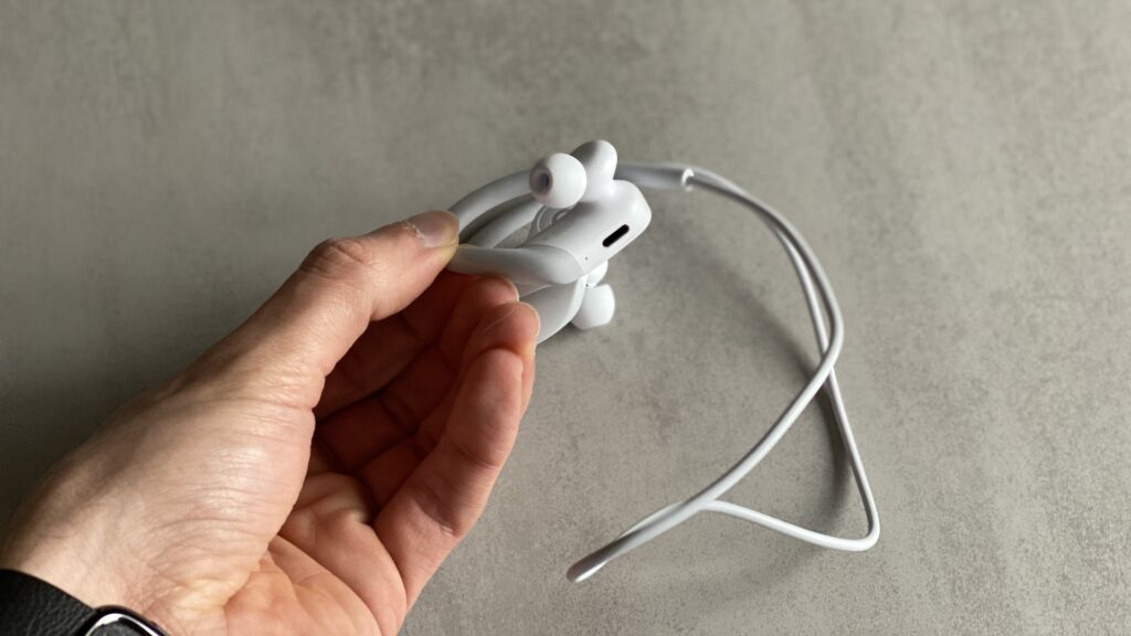 Port Lightning des Powerbeats // Source : Maxime Claudel pour Numerama Port Lightning des Powerbeats // Source : Maxime Claudel pour Numerama