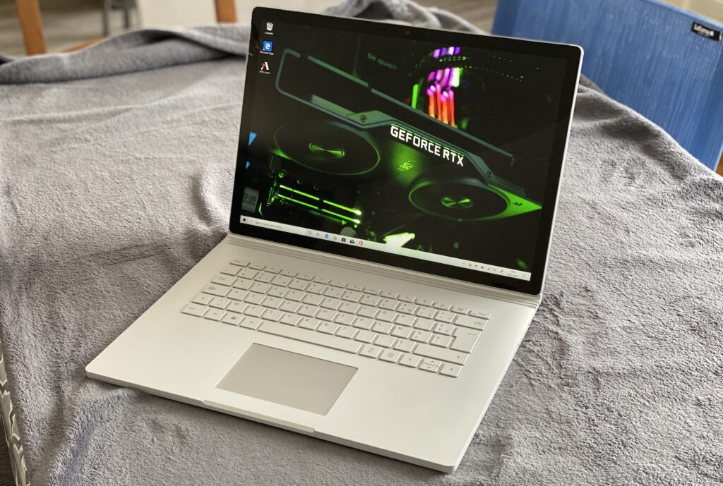 Le Surface Book 3 en mode PC portable // Source : Maxime Claudel pour Numerama Le Surface Book 3 en mode PC portable // Source : Maxime Claudel pour Numerama