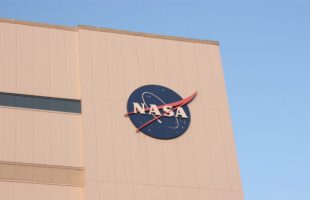 Logo de la Nasa. // Source : Flickr/CC/Nasa Goddard Space Flight Center (photo recadrée)