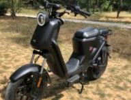 Le scooter électrique Niu UQI GT (Pro) // Source : Marie Turcan pour Vroom/Numerama