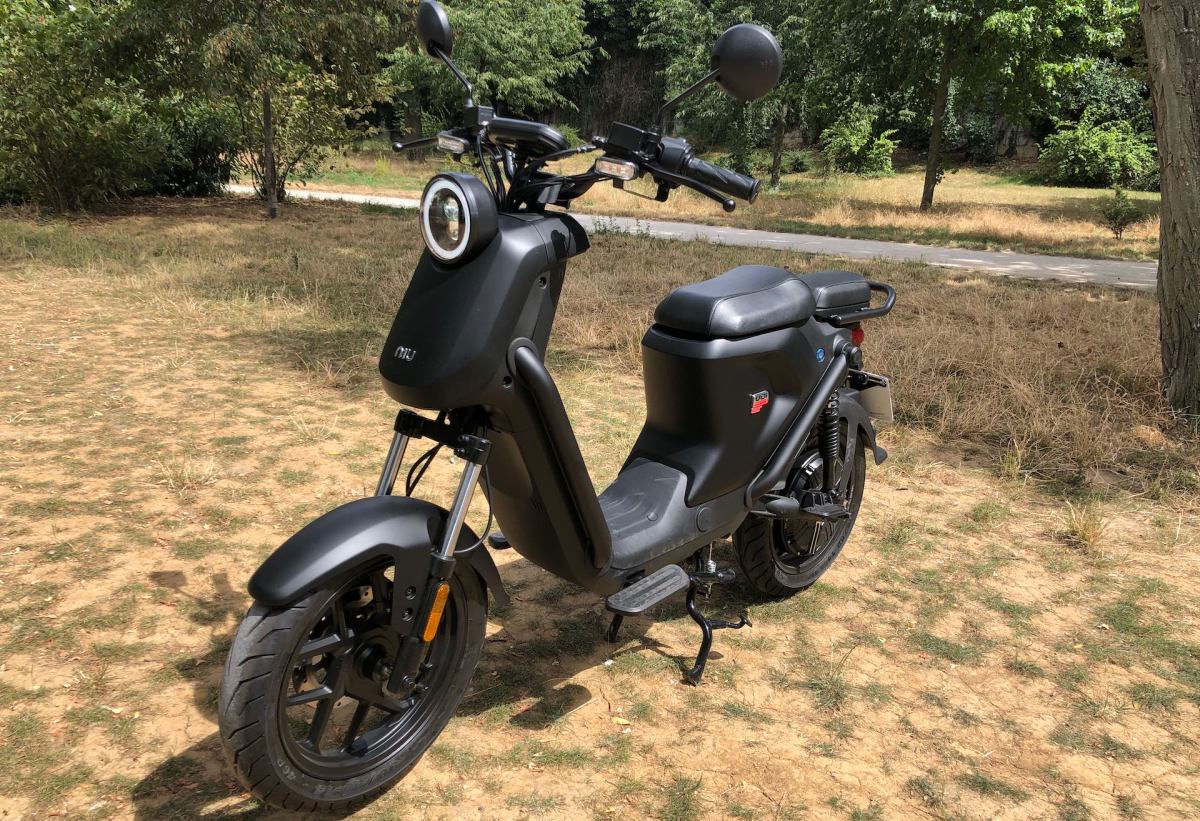 Le scooter électrique Niu UQI GT (Pro) // Source : Marie Turcan pour Vroom/Numerama