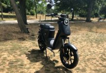 Le scooter électrique Niu UQI GT (Pro) // Source : Marie Turcan pour Vroom/Numerama