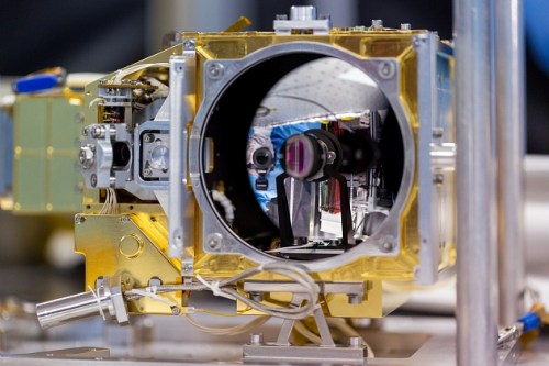 Instrument Supercam de Mars 2020 en integration a l'IRAP.