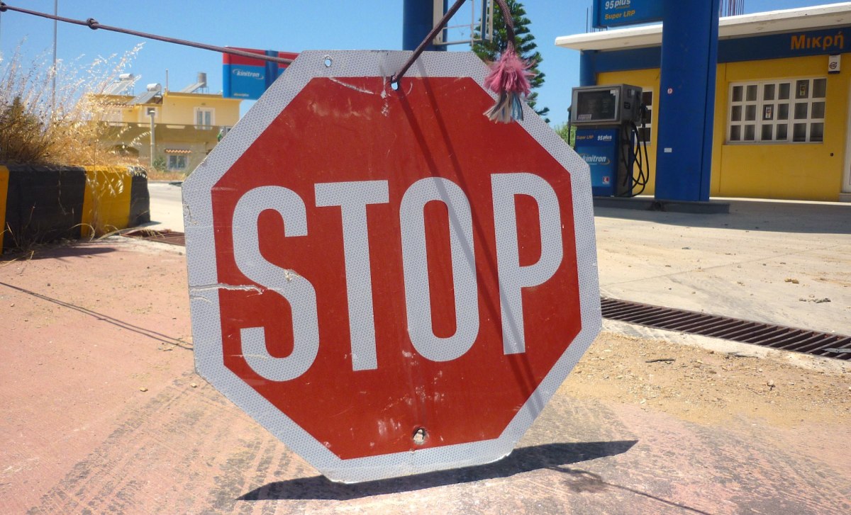 Un panneau STOP // Source : Wikimedia/André Loconte (photo légèrement éclaircie)