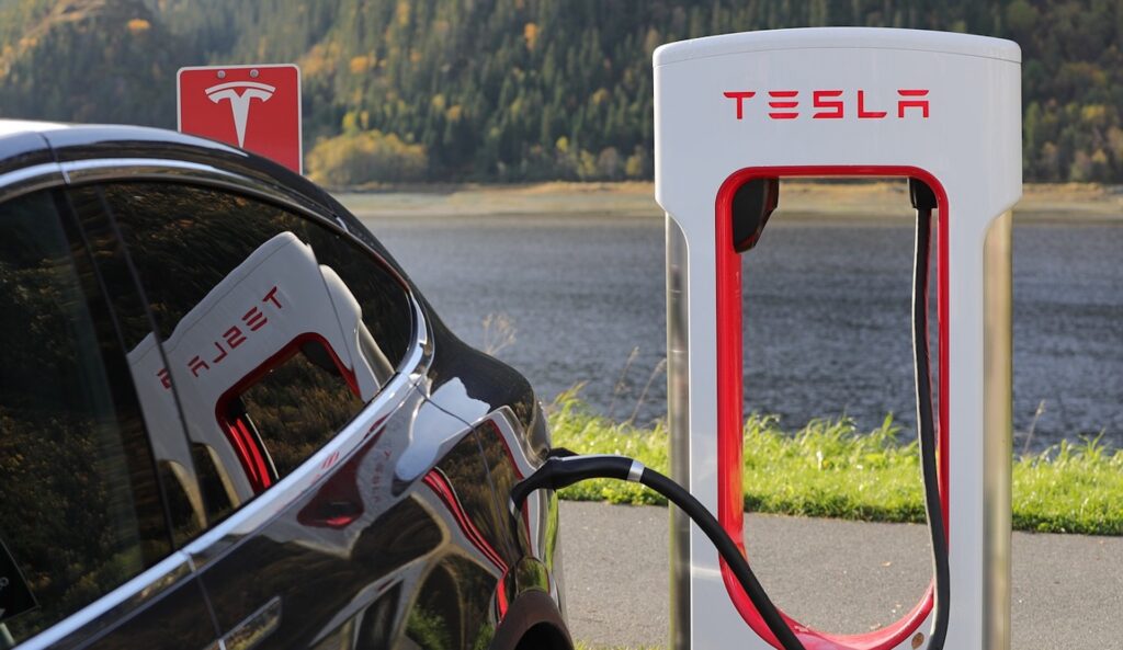 L’idée de Tesla pour éviter l’attente aux stations : rendre la charge gratuite en Californie pendant les vacances