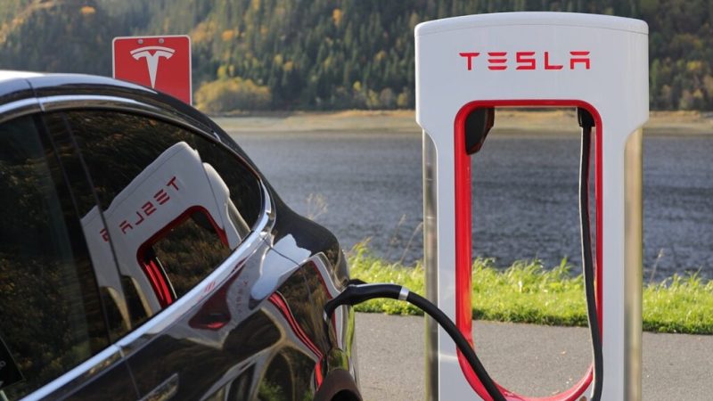 Vacances d’été en voiture électrique : comment optimiser au mieux sa charge rapide