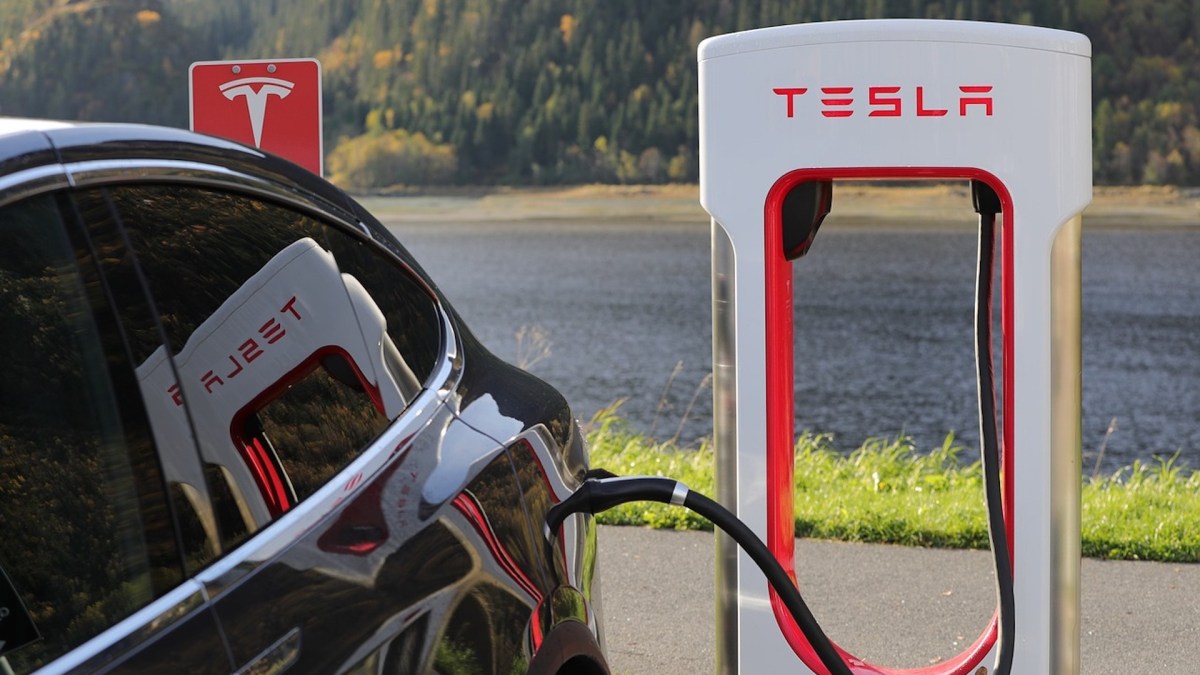 Un superchargeur de Tesla // Source : Wikimedia Commons