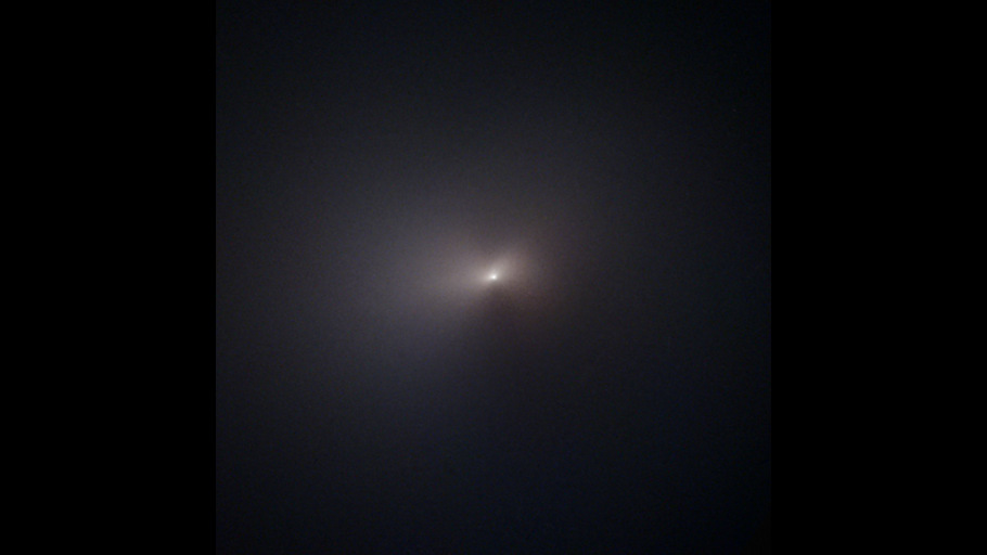 La comète C/2020 F3 (NEOWISE) vue par Hubble le 8 août 2020. // Source : NASA, ESA, A. Pagan (STScI), and Q. Zhang (Caltech)