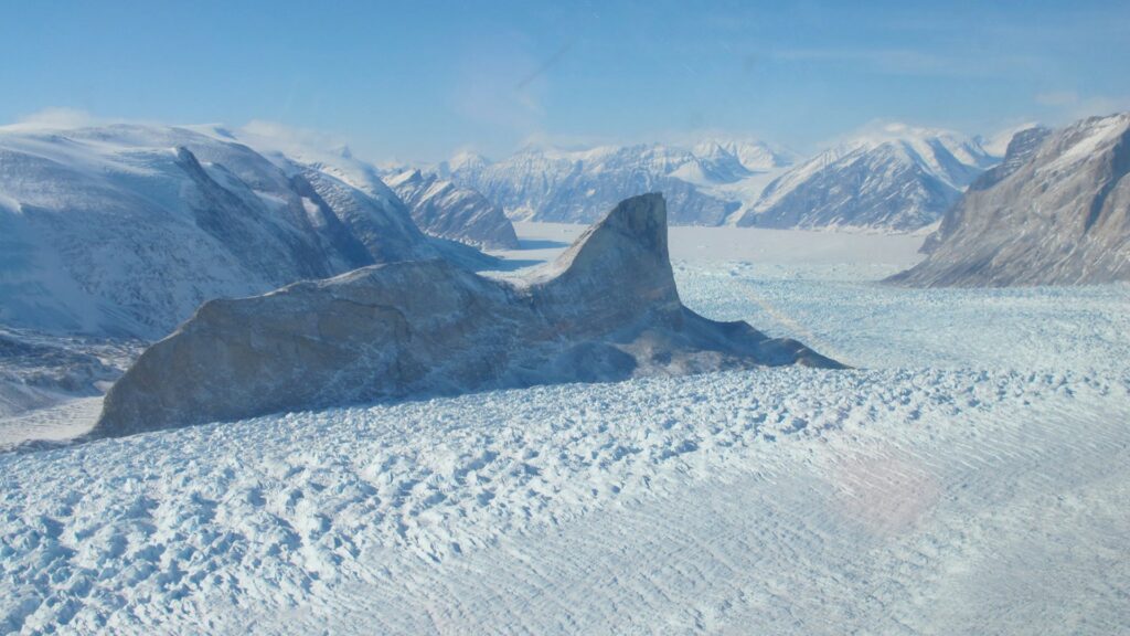 La perte de glace sur la surface de la planète a des conséquences pour les communautés humaines et pour la biodiversité. // Source : Nasa