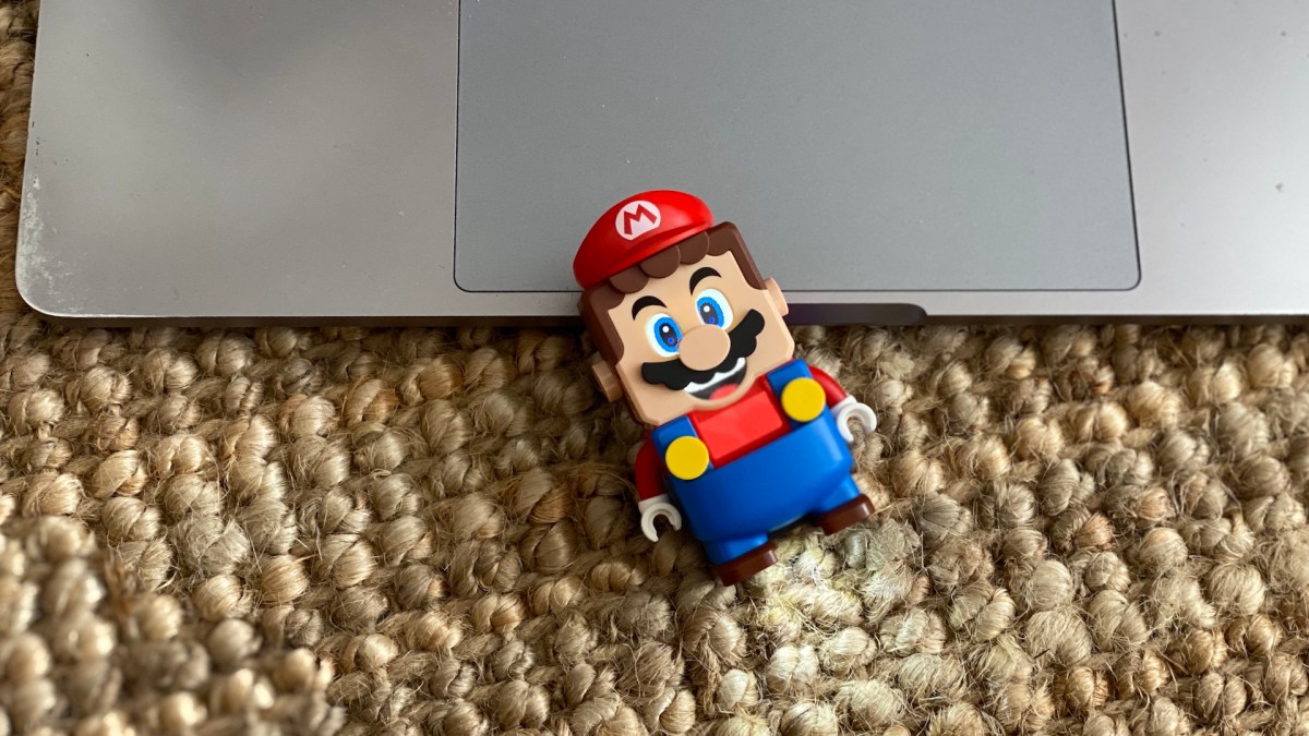 La figurine Lego Mario // Source : Maxime Claudel pour Numerama