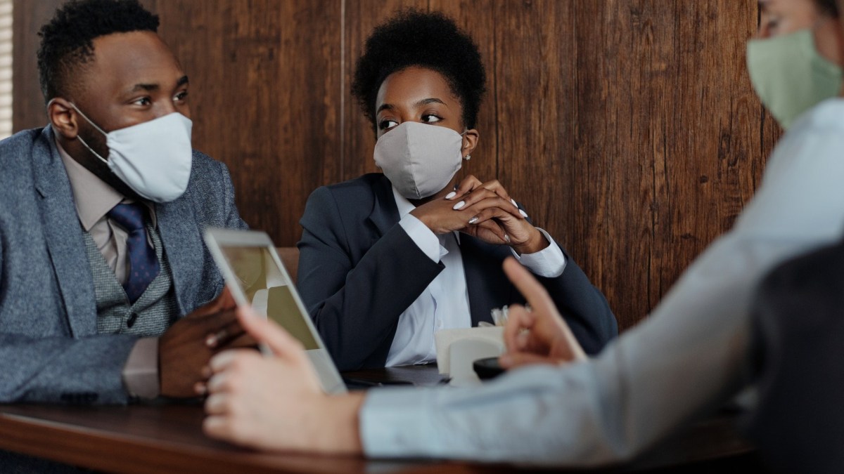 Masque en entreprise, Covid-19, coronavirus. // Source : Pexel
