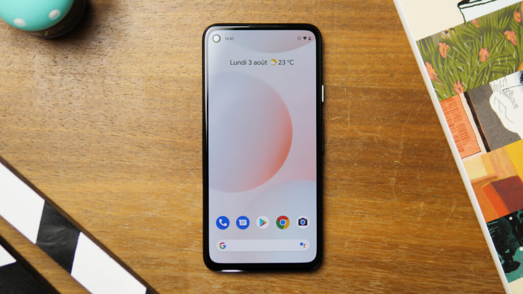 Le Pixel 4a // Source : Louise Audry pour Numerama Le Pixel 4a // Source : Louise Audry pour Numerama