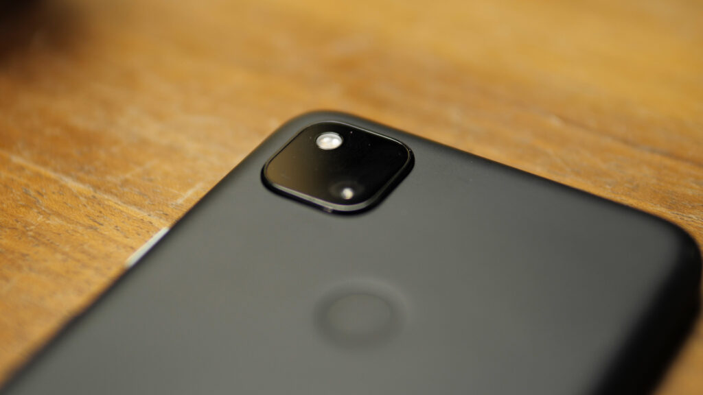 Le Pixel 4a // Source : Louise Audry pour Numerama Le Pixel 4a // Source : Louise Audry pour Numerama