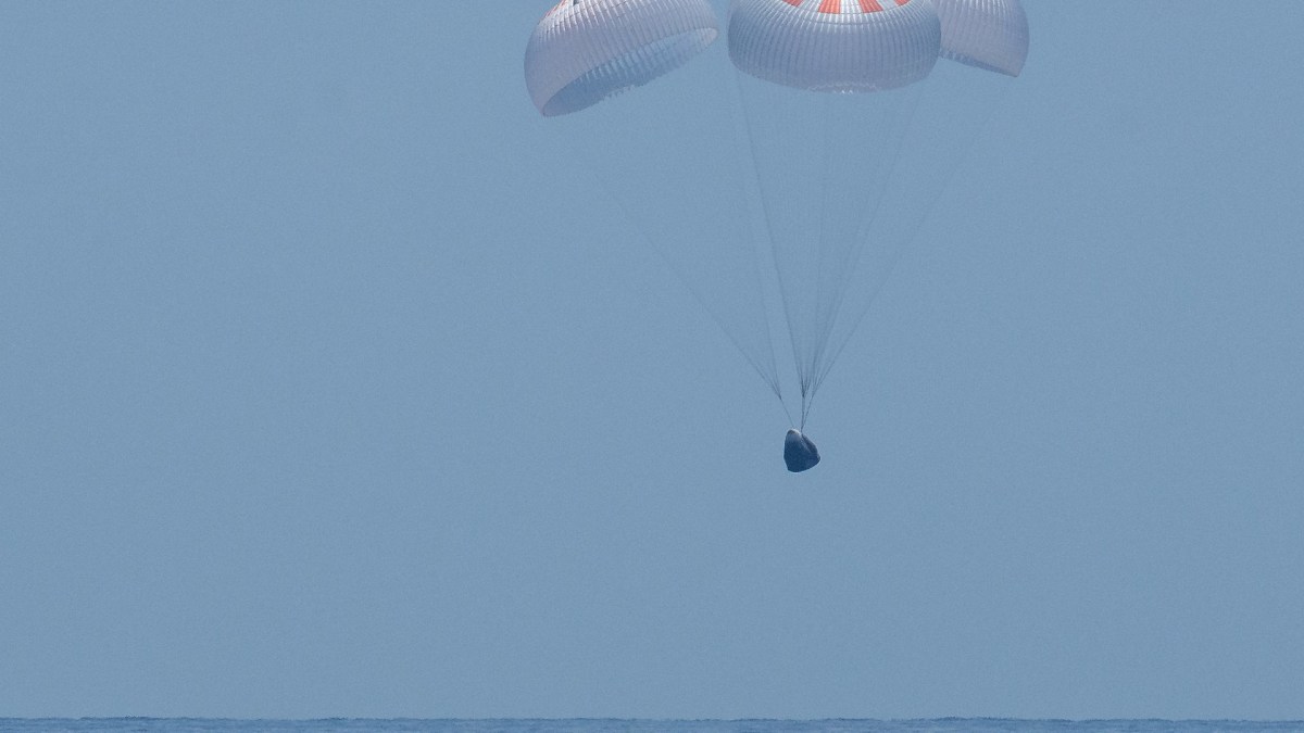 L'amerrissage de la capsule, photographié par la NASA. // Source : Bill Ingalls