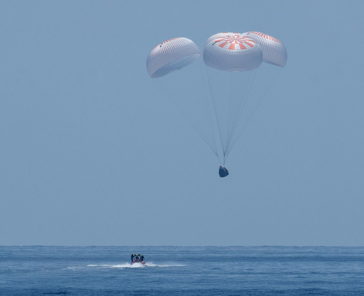 L'amerrissage de la capsule, photographié par la NASA. // Source : Bill Ingalls