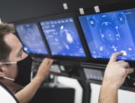 Thomas Pesquet à l'entraînement sur un écran de SpaceX. // Source : SpaceX/NASA/ESA