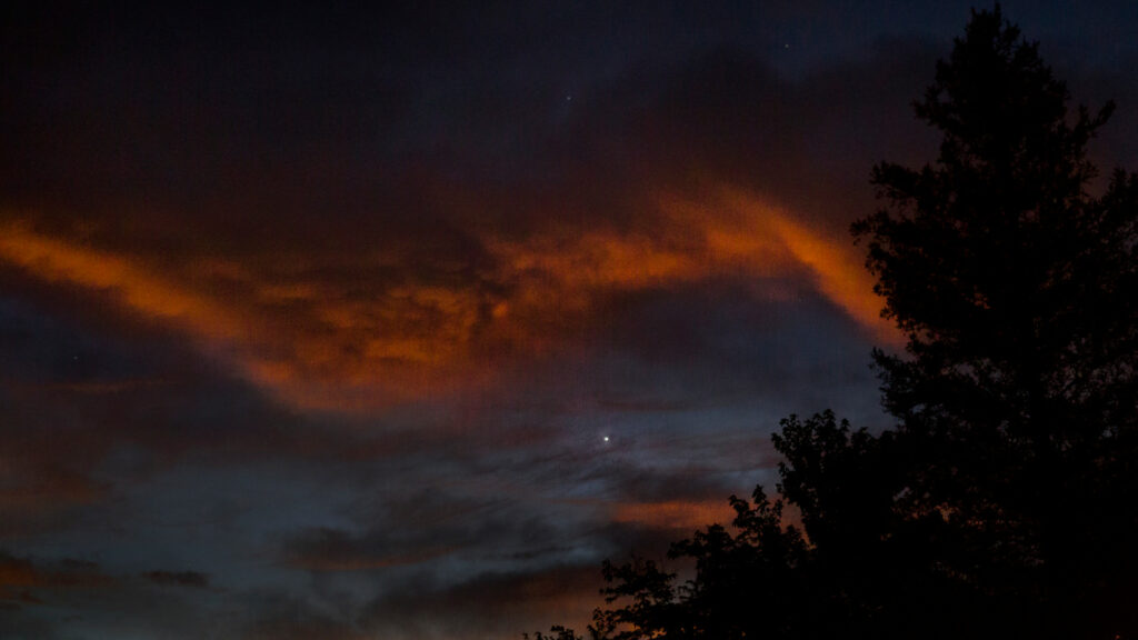 Vénus observée en automne. // Source : Flickr/CC/Robert Couse-Baker (photo recadrée)